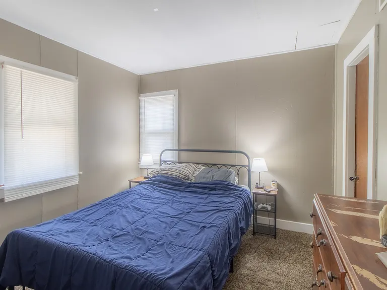 1022 Greenleaf St — Photo 5