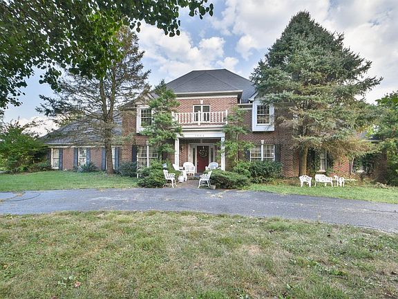 2nd image of 1064 Westwood Dr