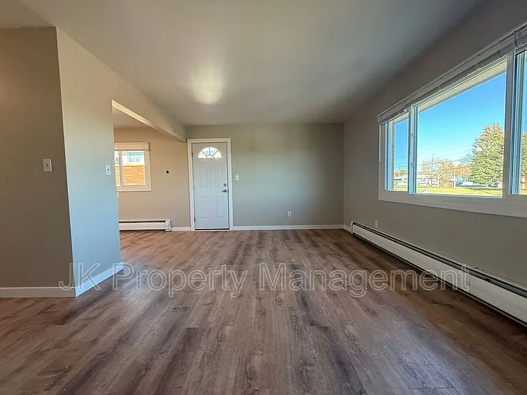 2100 4th St NE #3 — Photo 3