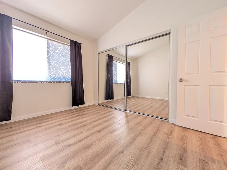 Hildale Cir — Photo 21