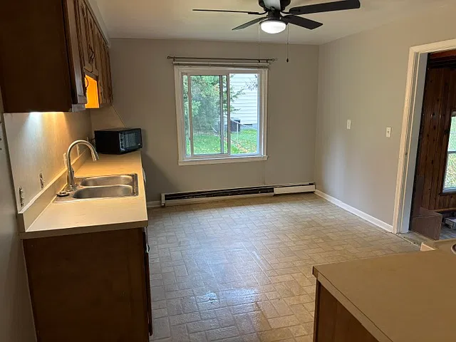 3 bed, 1300 sqft, $1,800 — Photo 4