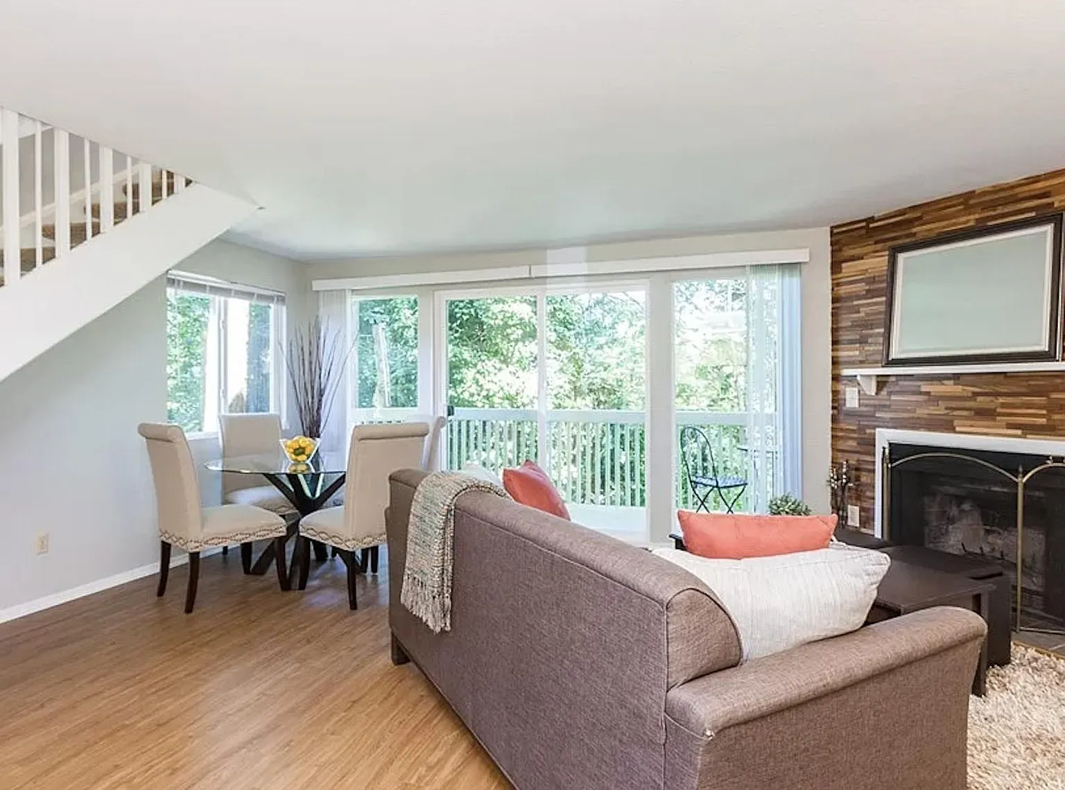 340 SE Donnelly Ln — Photo 1