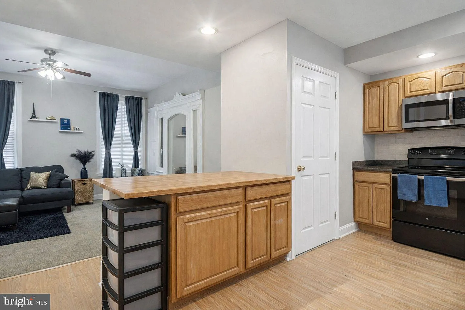3 bed, 1.0 bath, 1100 sqft, $1,575 — Photo 1