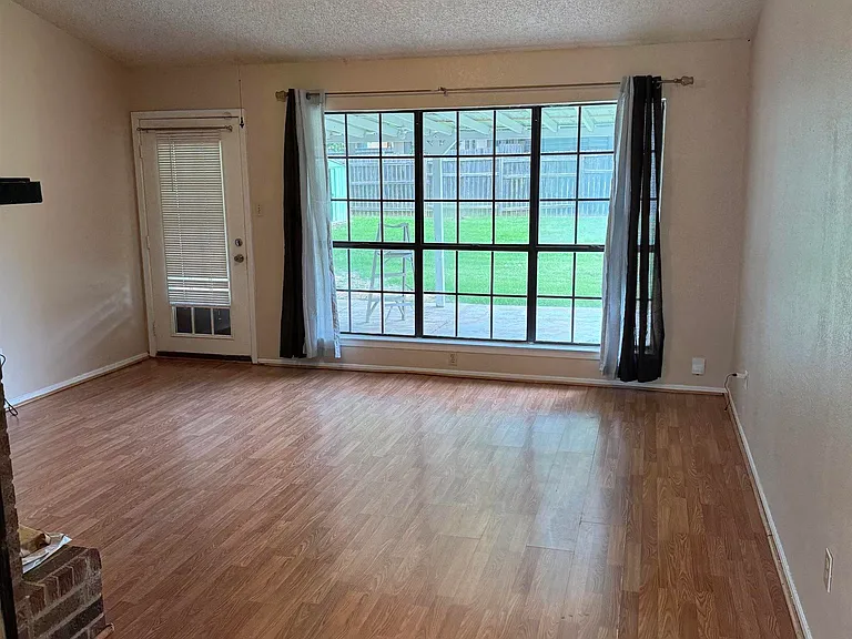 4904 Cypress Ave — Photo 2