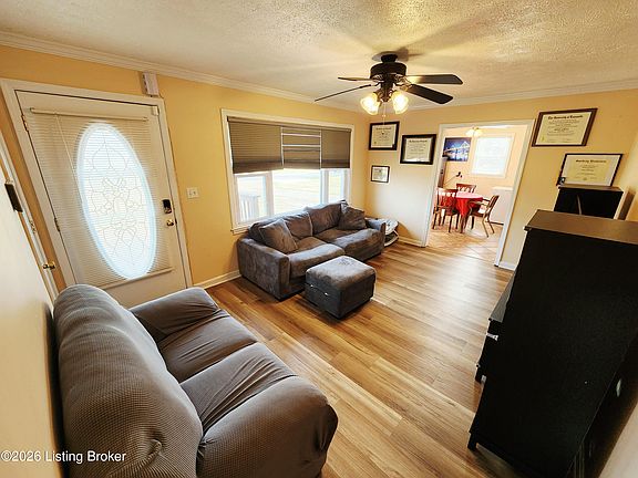 4th image of 13206 Meadowlawn Dr