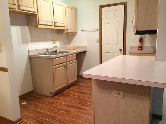 4th image of 2751 Shakespeare Ln