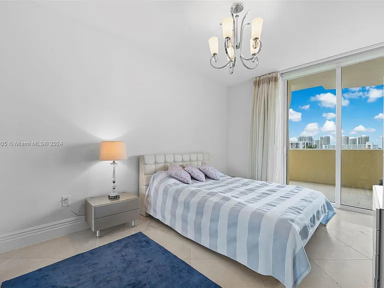 17875 Collins Ave #702 — Photo 29