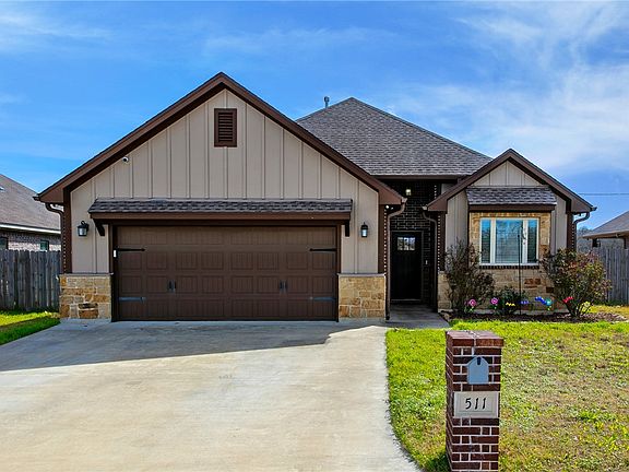 2nd image of 511 Sunny St