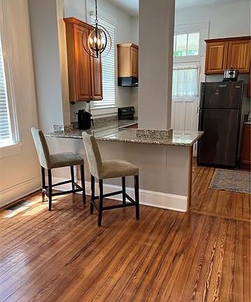 2nd image of 4223 Carondelet St