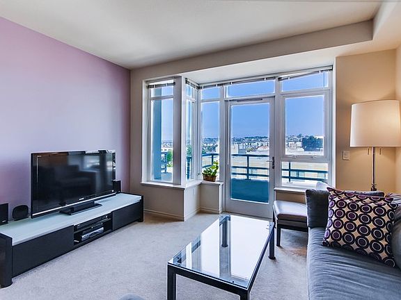2nd image of 825 Beech St #404