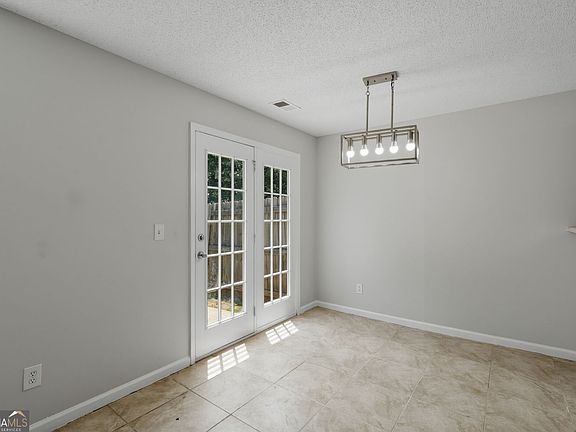 5th image of 105 Chandler Trce