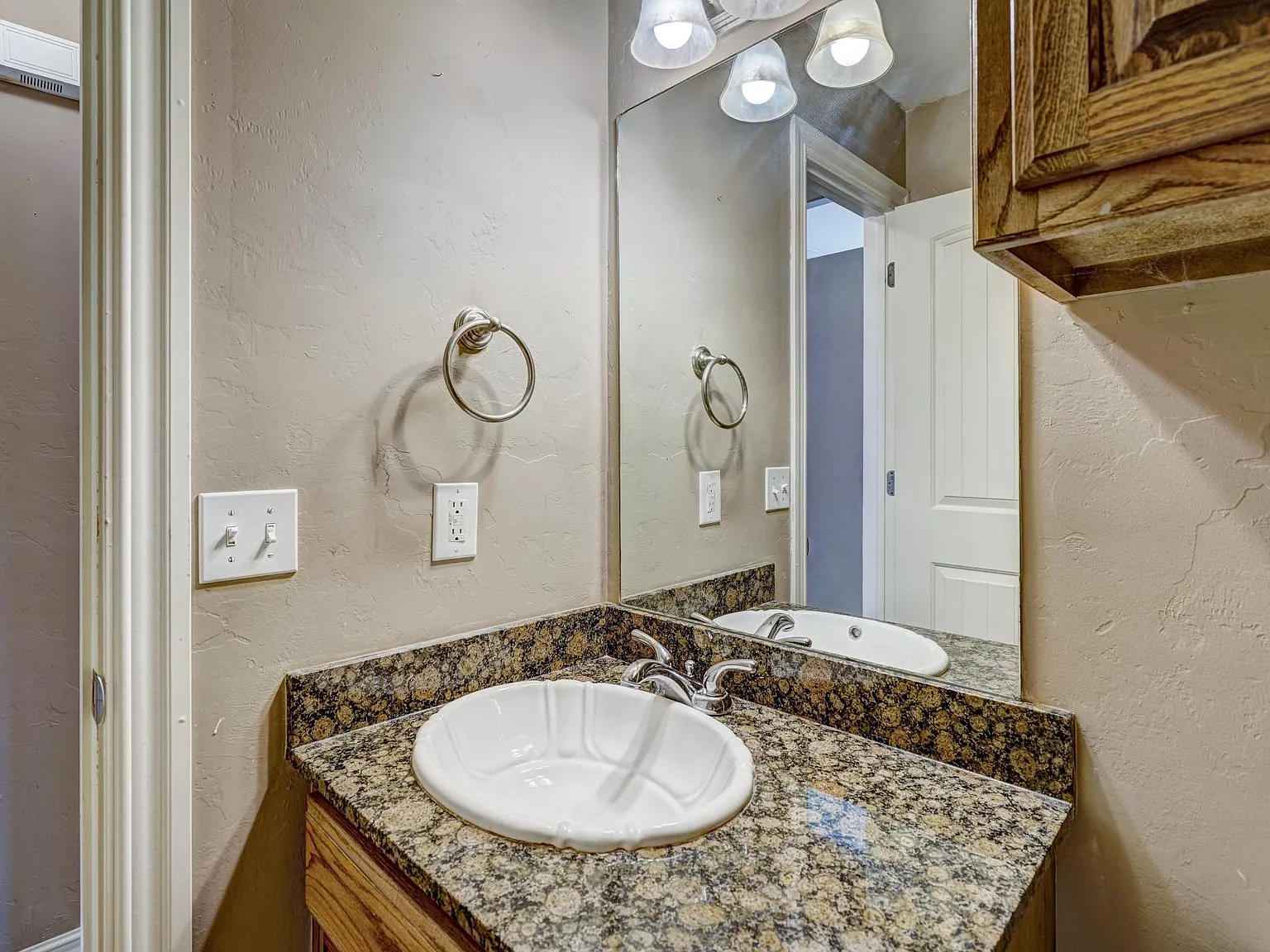 1313 Cedar Creek Dr — Photo 4