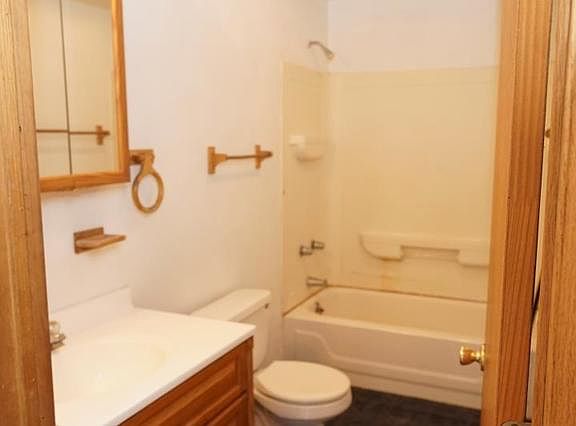3rd image of 3116 Saner Ave