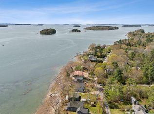 44 Maquoit Dr, Freeport, ME 04032