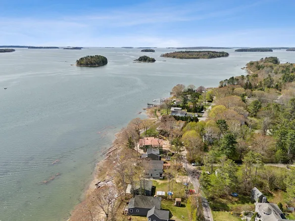 44 Maquoit Drive, Freeport, ME 04032