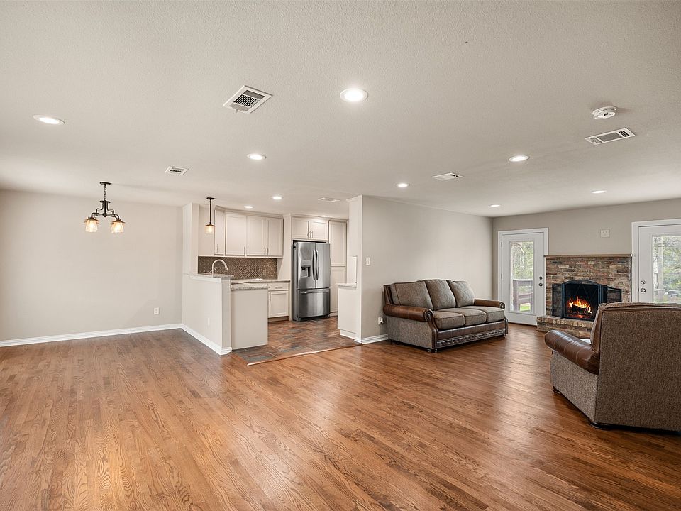 1st image of 936 N Buckner Blvd