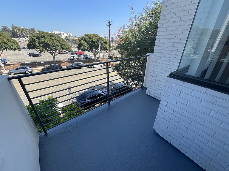 1223 Federal Ave — Photo 47