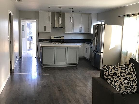 2nd image of 960 S Grande Vista Ave