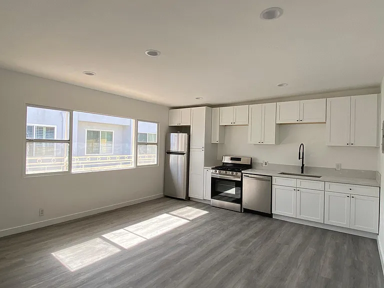 1331 18th St #6 — Photo 3