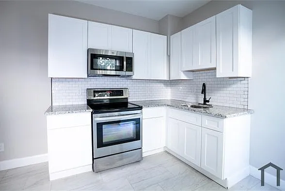 3 bed, 1136 sqft, $1,990 — Photo 4
