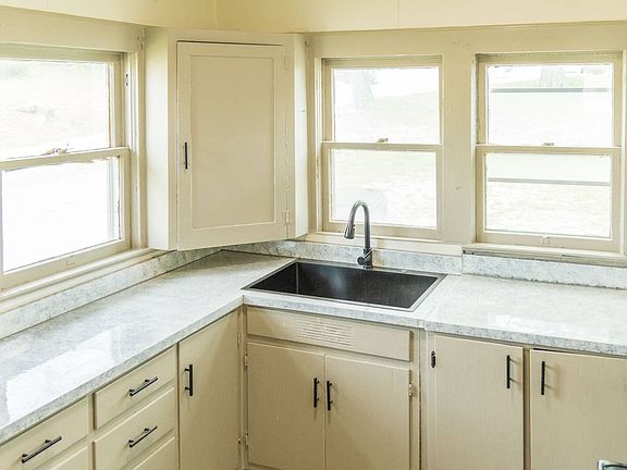 5th image of 708 N Montgomery St
