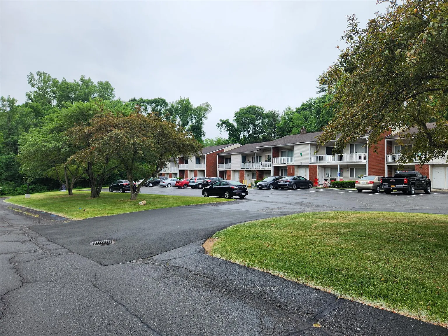 Deer Valley Apartments — Photo 1