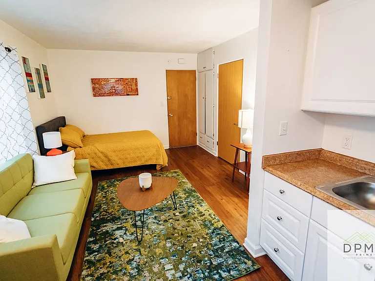501 W Hillsdale — Photo 4