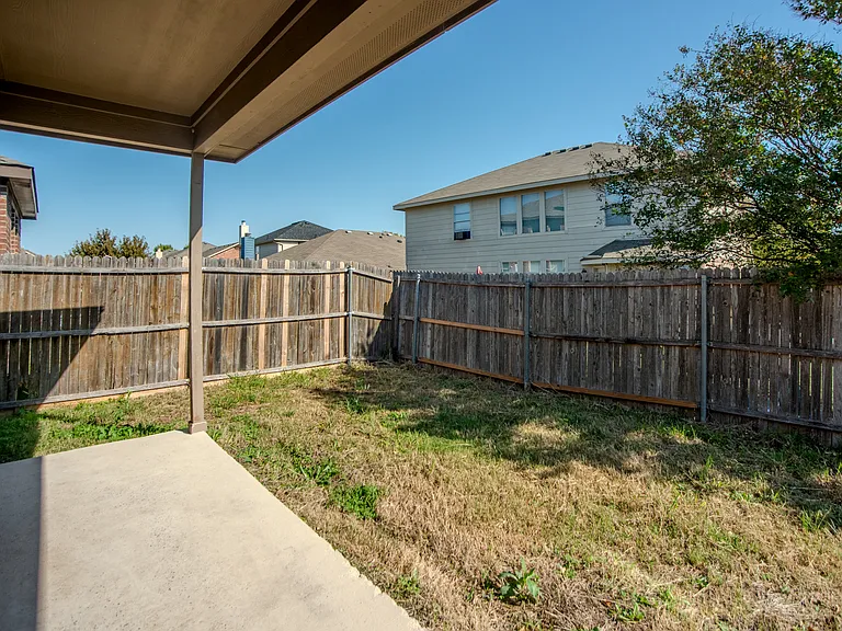 2049 Meadow View Dr — Photo 26