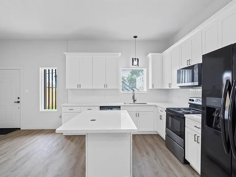 9725 Kerr St #A — Photo 11
