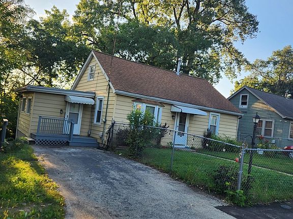 2nd image of 32 Arlington Ln