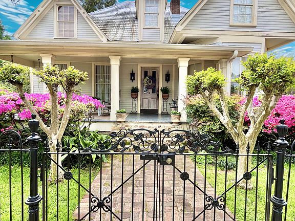 2nd image of 205 W Georgetown St