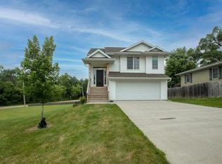 859 Summit Ct, Coralville, IA 52241