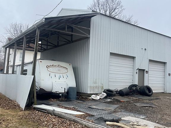 5th image of 203 E Ash St