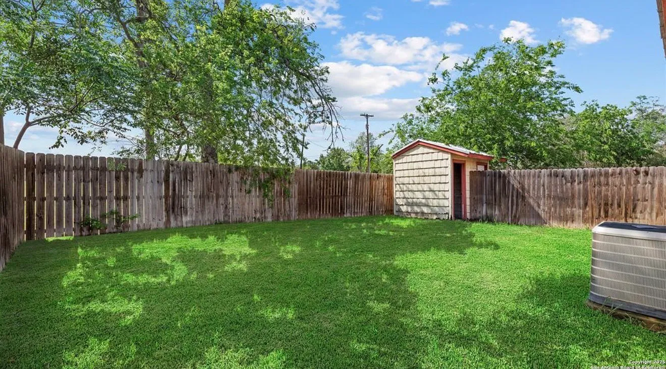 2 bed, 800 sqft, $1,200 — Photo 3
