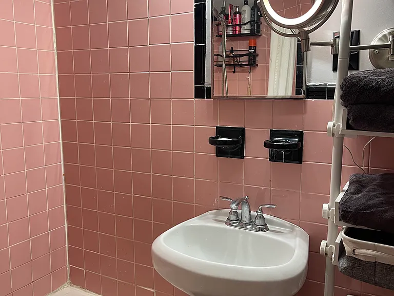 131 E 15th St #1B — Photo 8