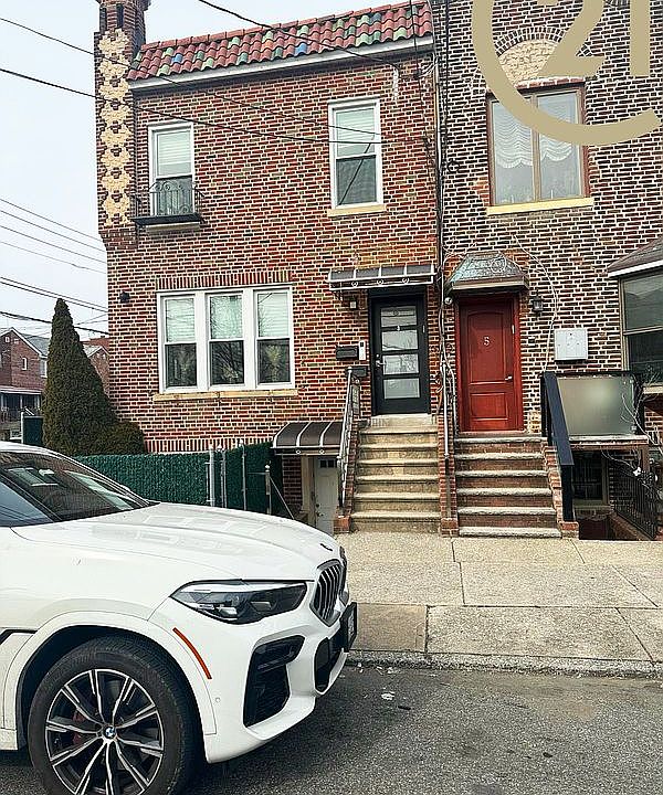 1st image of 3 Parkway Ct