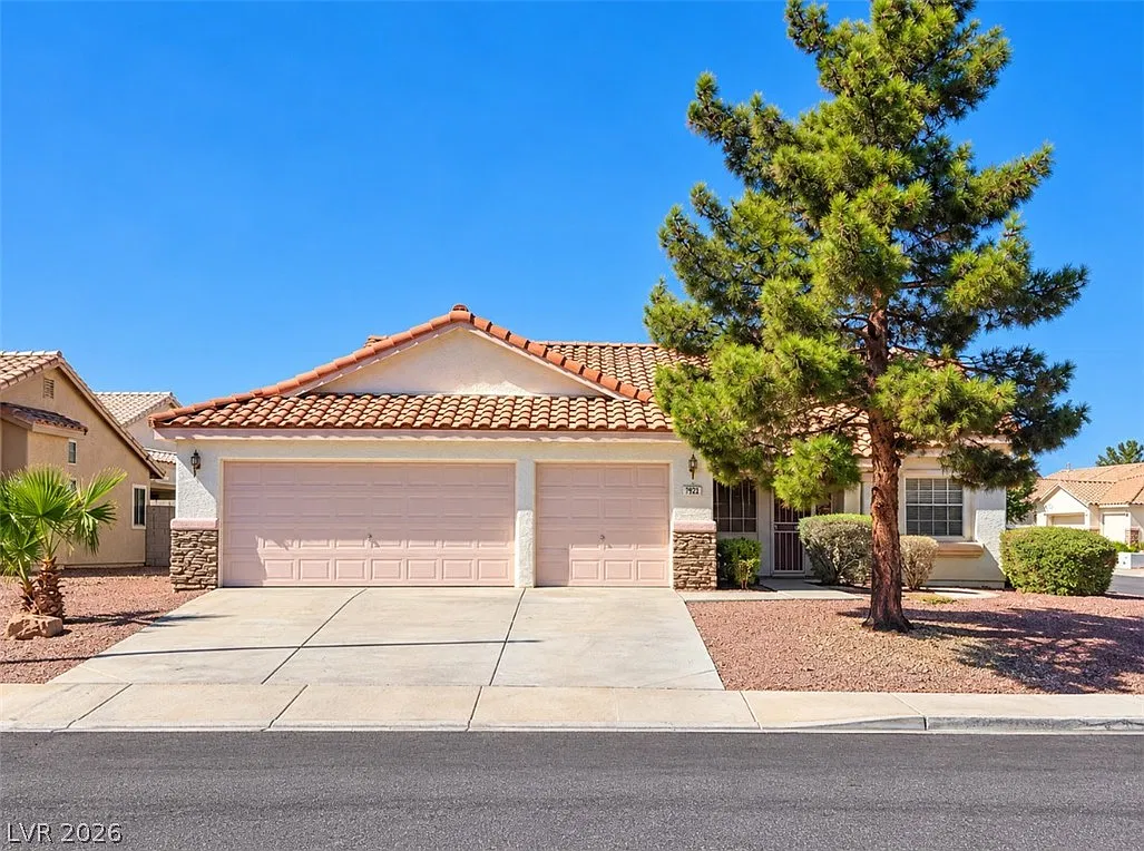 4 bed, 2.0 bath, 1800 sqft, $2,150 — Photo 1