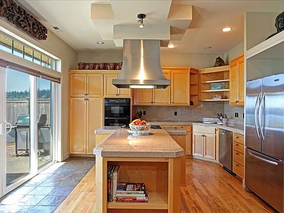 4th image of 4572 Point White Dr NE