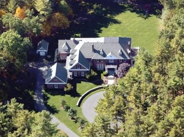 215 Pond St, Hopkinton, MA 01748