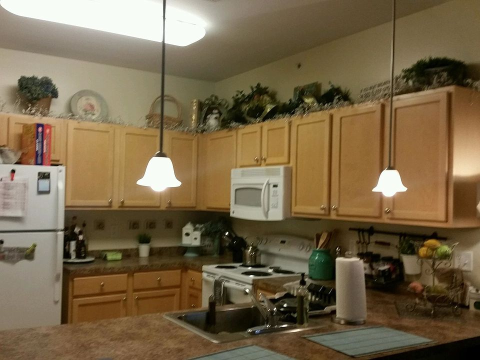 Actual Unit Large Kitchen with breakfast bar