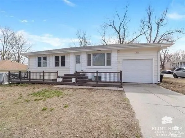 721 W Pine St, Junction City, KS 66441