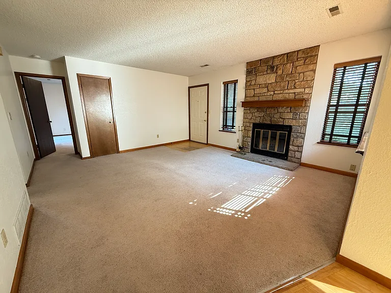 6262 Willow Ln — Photo 5