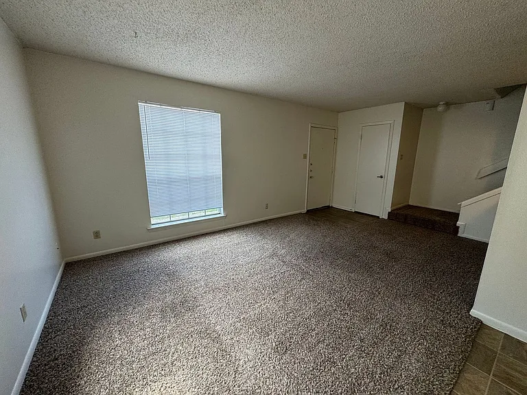 4504 Chase Cir — Photo 4