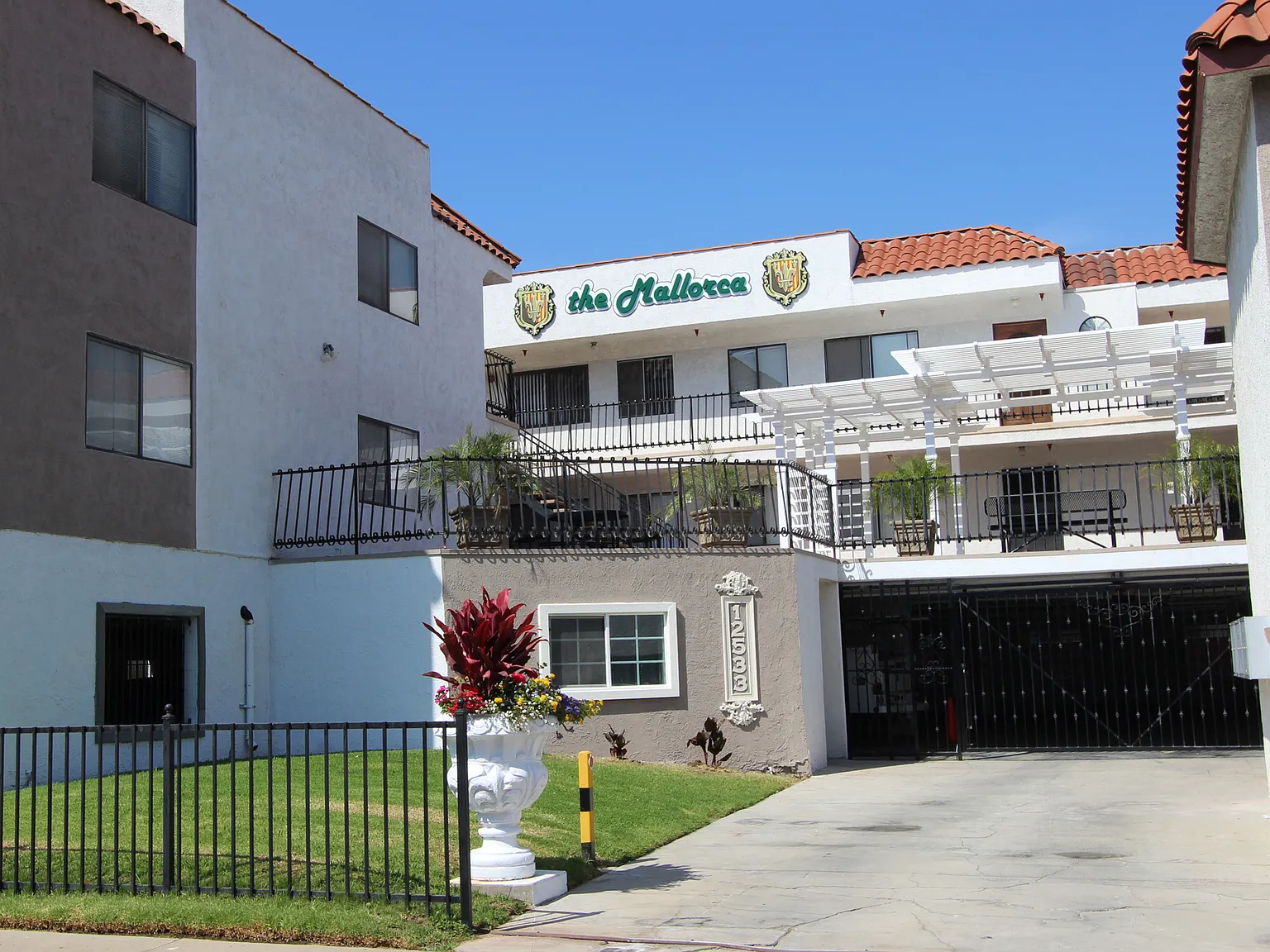 12533 Kornblum Ave — Photo 4