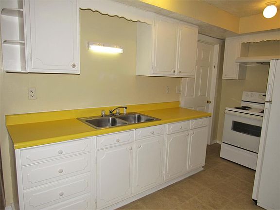 2nd image of 411 S 9th St