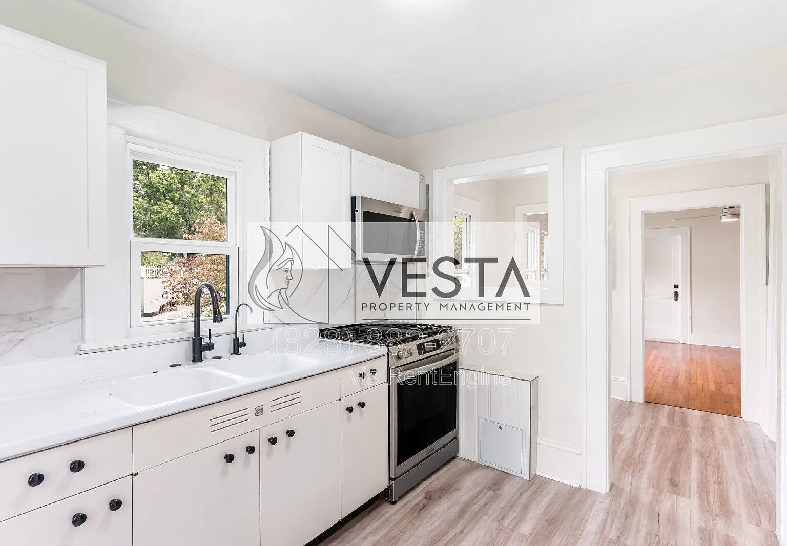 3 bed, 1.0 bath, 1300 sqft, $2,300 — Photo 4