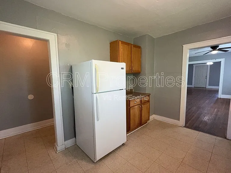 809 N Webster St — Photo 11