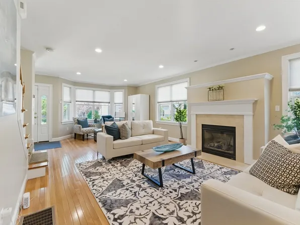 48 Bacon St Unit 48, Watertown, MA 02472