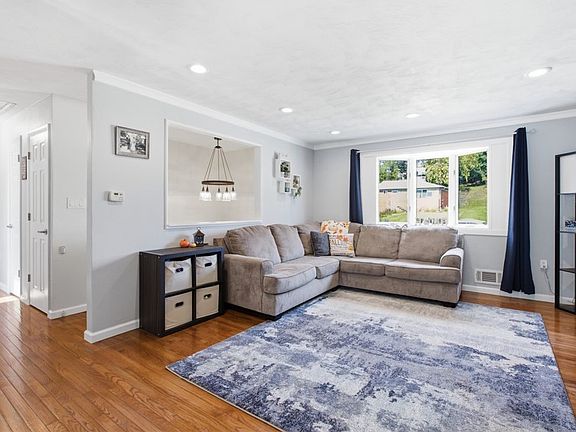 4th image of 413 Belfrey Dr