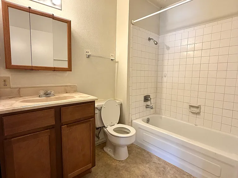 1252 Meadowview Dr — Photo 9